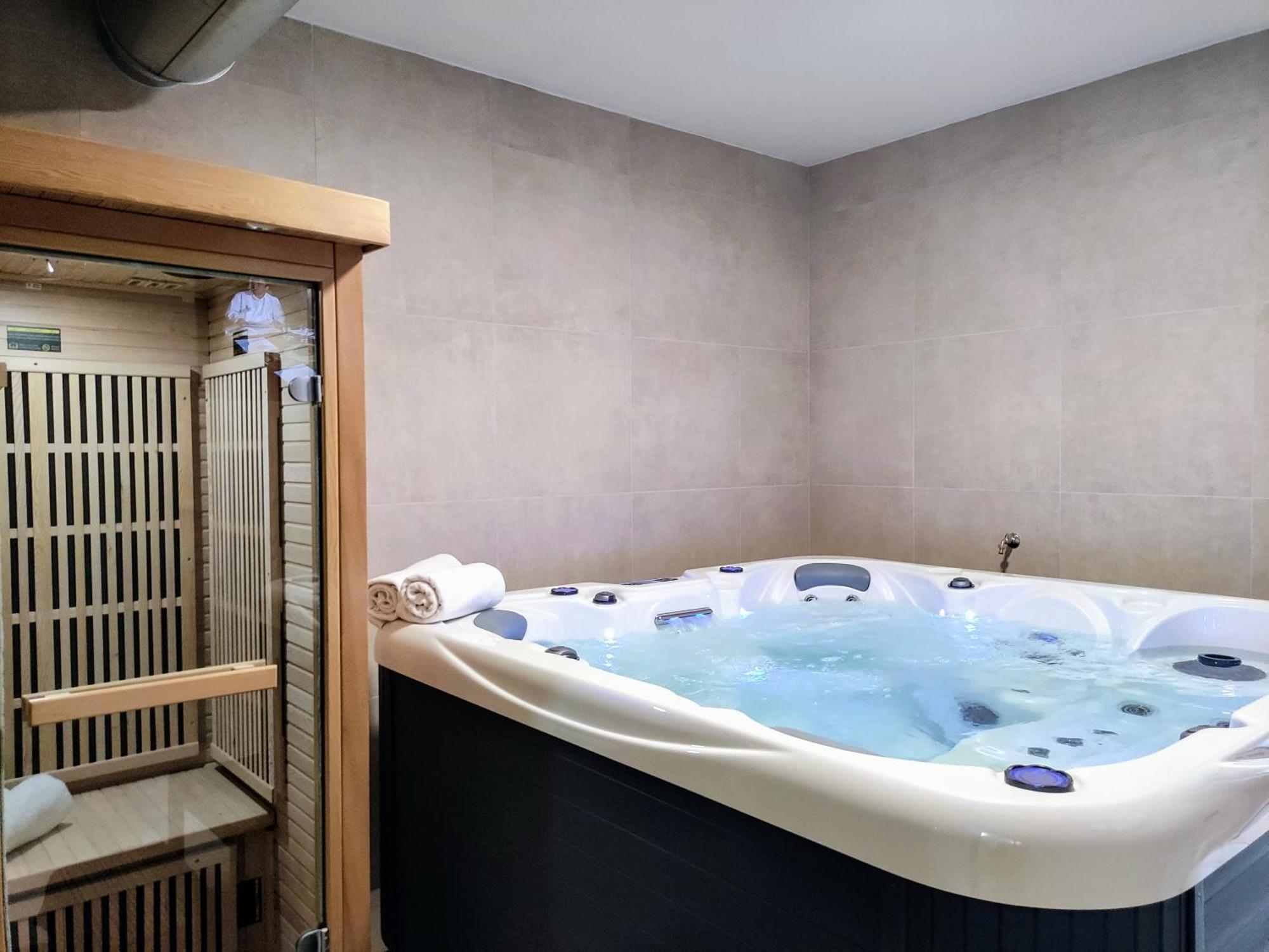 Grand Spa Harrachov - Wellness Luxusni Apartman S Velkou Virivkou, Saunou, Kuchyni A Venkovnim Posezenim V Centru Harrachova Bagian luar foto