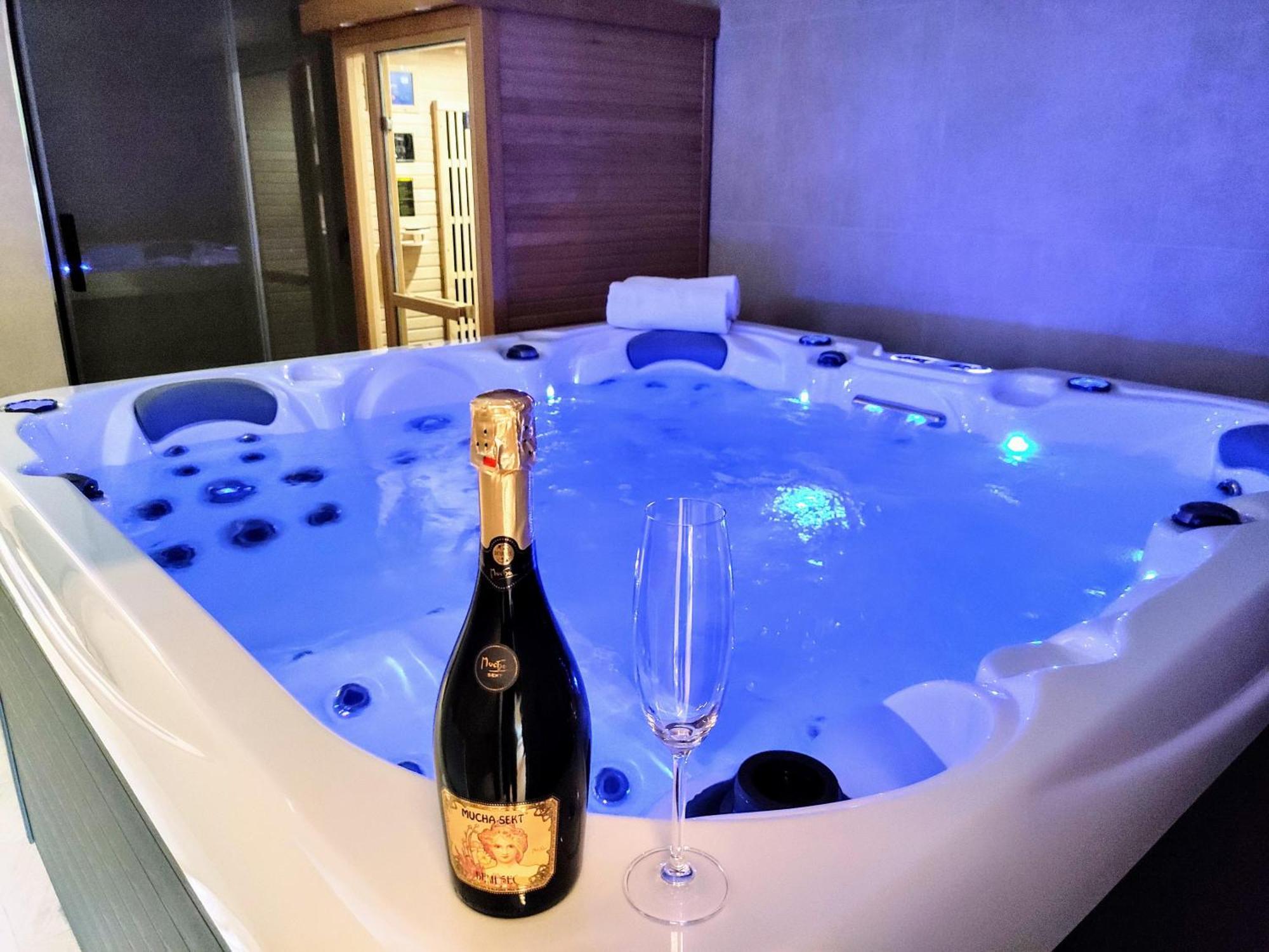 Grand Spa Harrachov - Wellness Luxusni Apartman S Velkou Virivkou, Saunou, Kuchyni A Venkovnim Posezenim V Centru Harrachova Bagian luar foto