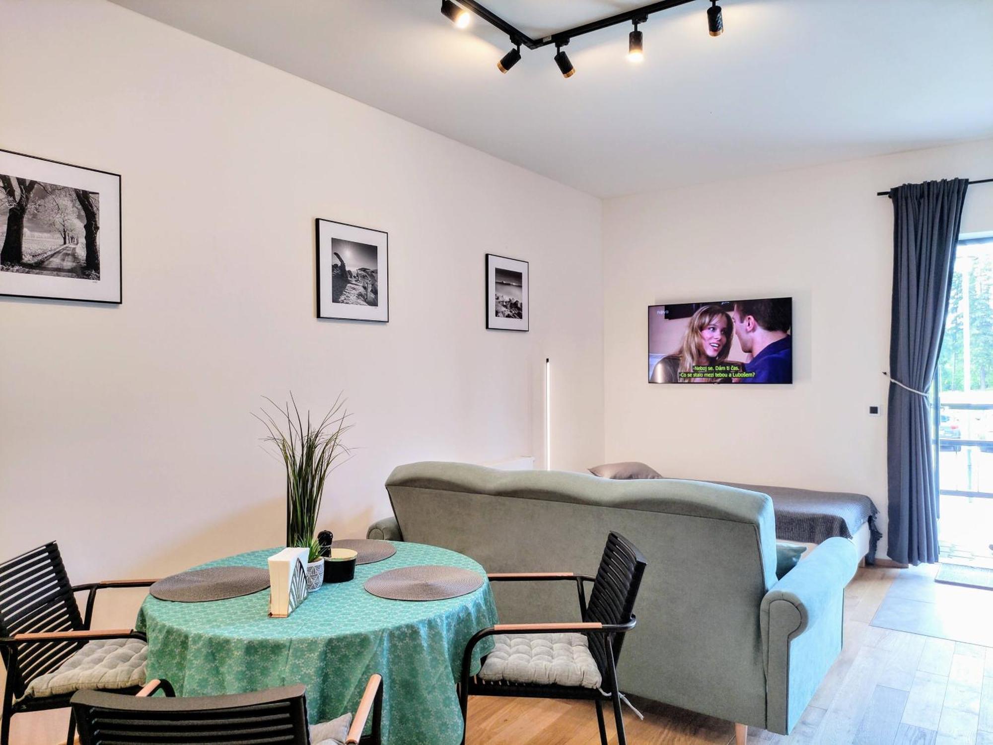 Grand Spa Harrachov - Wellness Luxusni Apartman S Velkou Virivkou, Saunou, Kuchyni A Venkovnim Posezenim V Centru Harrachova Ruang foto